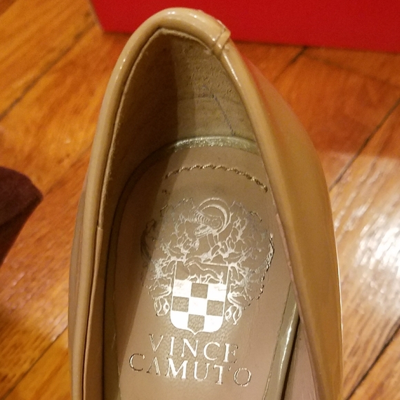 Vince Camuto round toe Elanie patent leath… - Picture 2 of 10